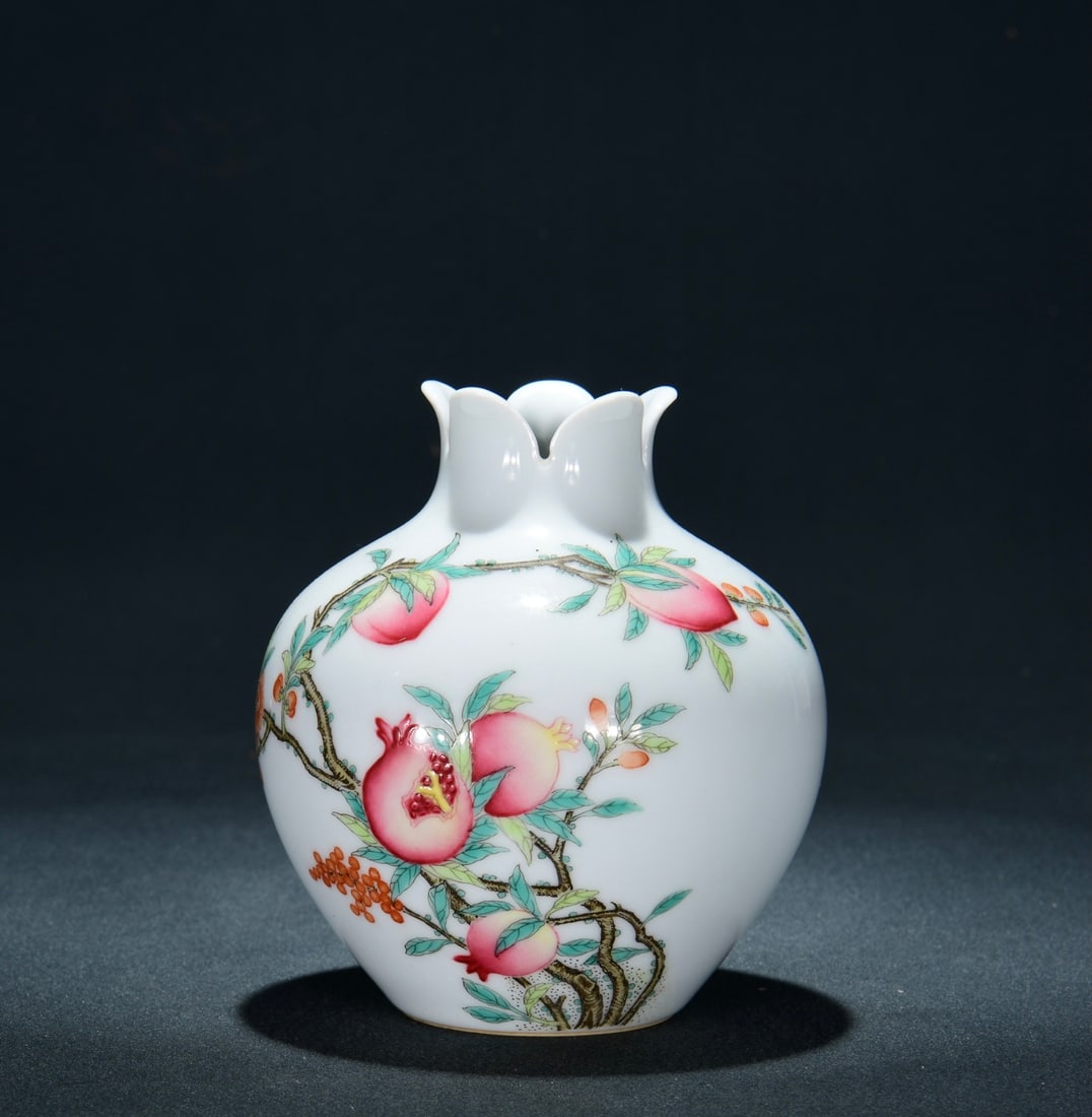 AN ENAMEL 'POMEGRANATE' JAR: AN ENAMEL 'POMEGRANATE' JAR Dimensions: Length: 15 cm (5.91 in.), Width: 11 cm (4.33 in.). All measurements are approximate.