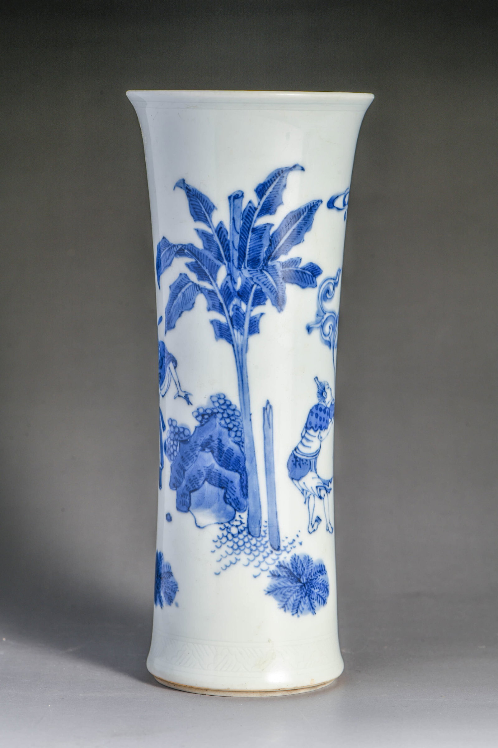 A BLUE AND WHITE 'ZHONG KUI PRESENTING AUSPICIOUSNESS' VASE: A BLUE AND WHITE 'ZHONG KUI PRESENTING AUSPICIOUSNESS' VASE Description: Width:8.5cm, Height:20.5cm