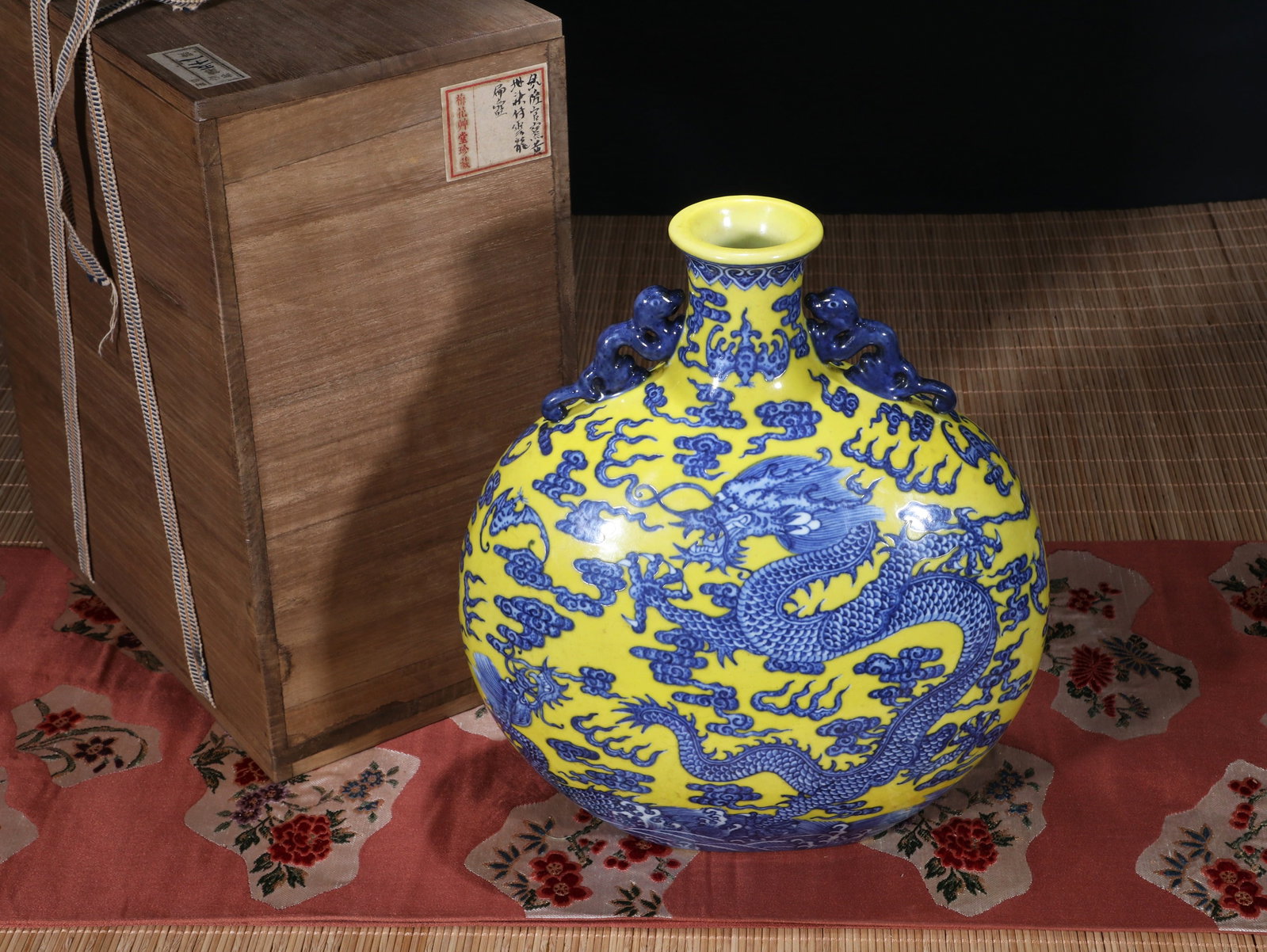 A YELLOW-GROUND BLUE AND WHITE 'DRAGON' FLASK (1 of 12)