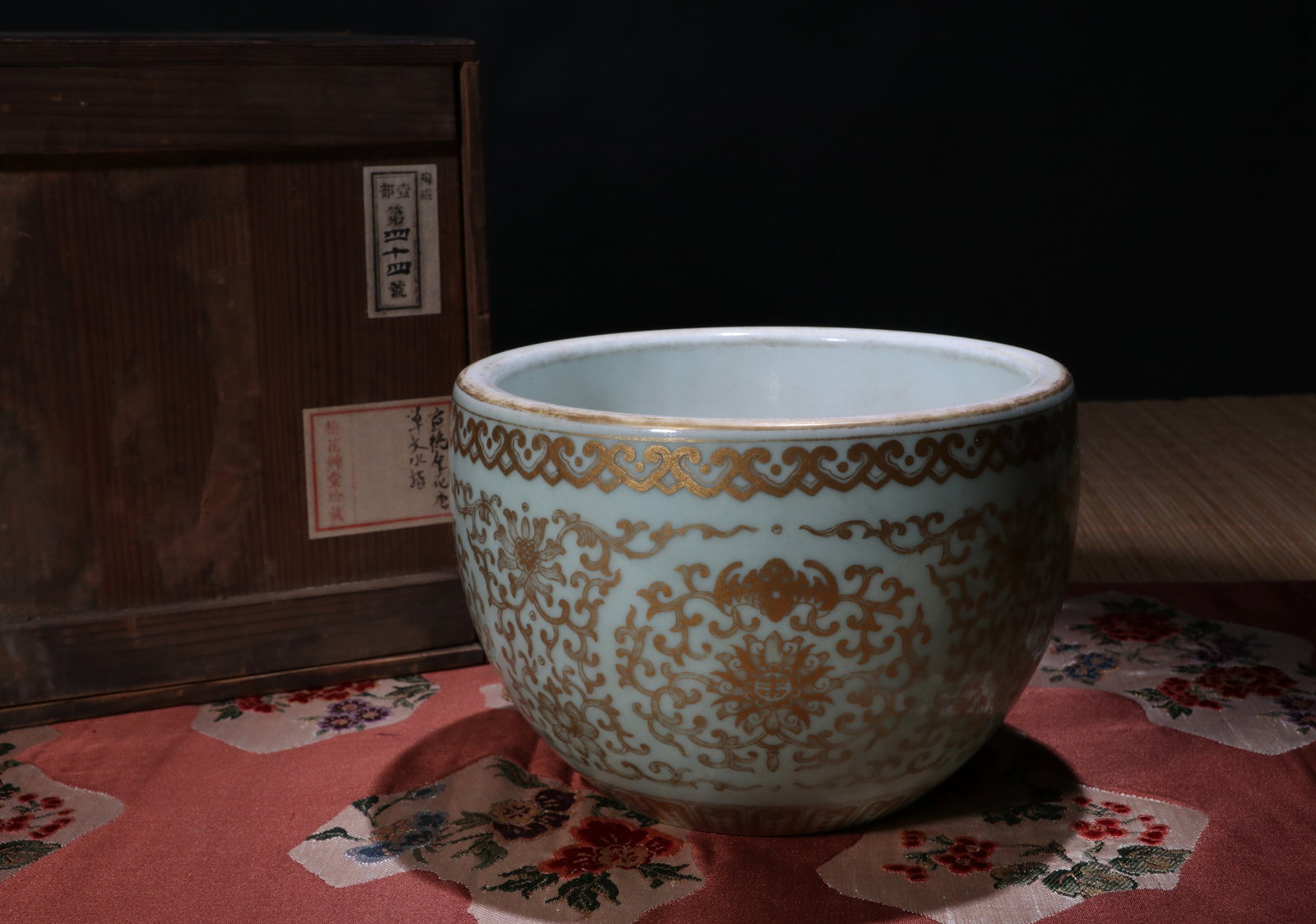 A GILT 'FLOWERS' CASE JAR
