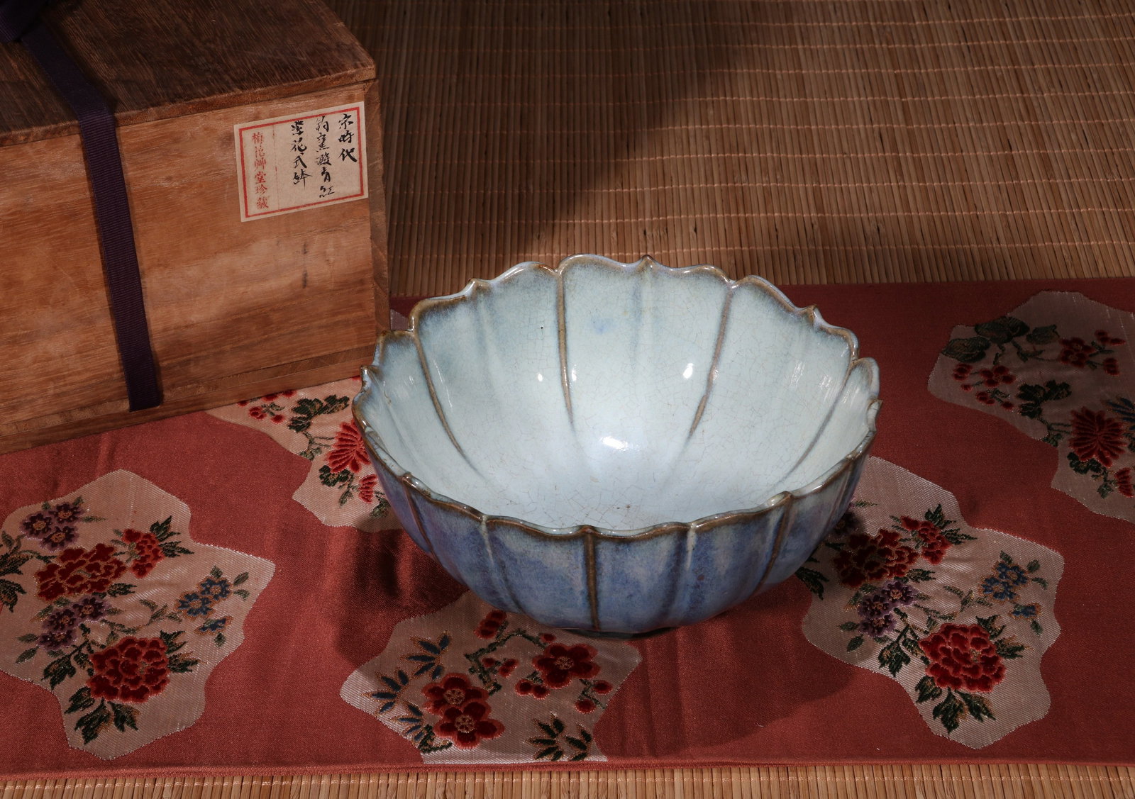 A JUN WARE 'PLAIN' LARGE LOBED BOWL (1 of 7)