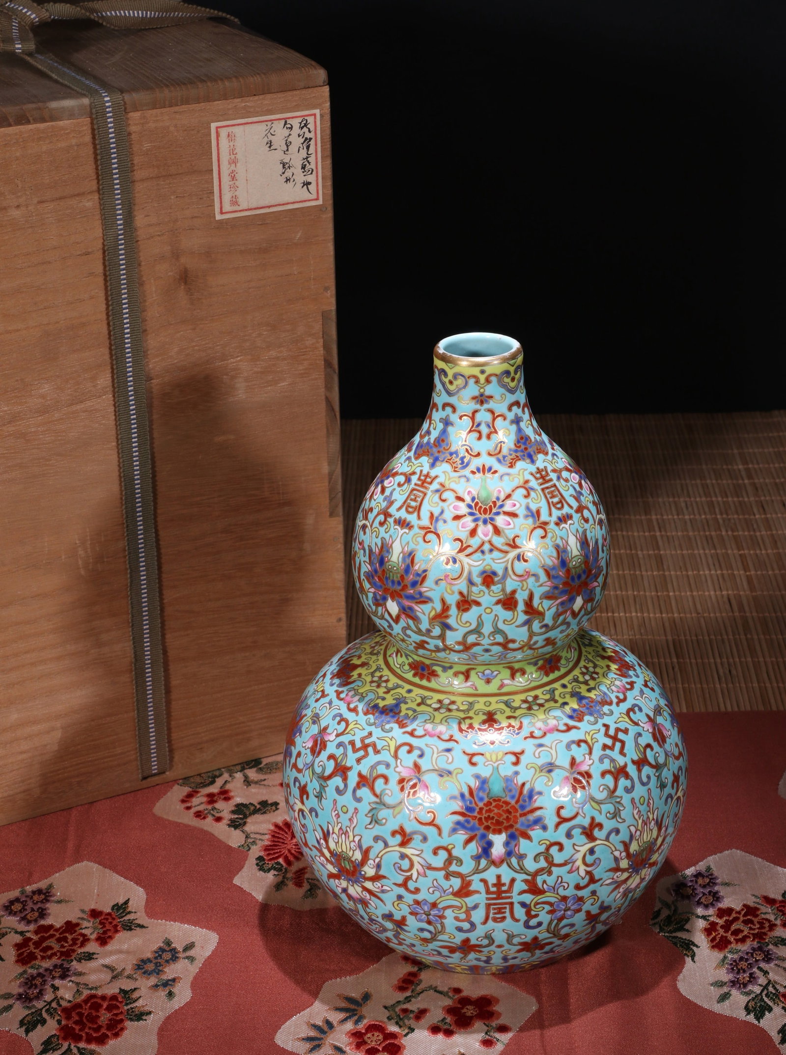 A TURQUOISE GREEN-GROUND 'FLOWERS' GOURD VASE
