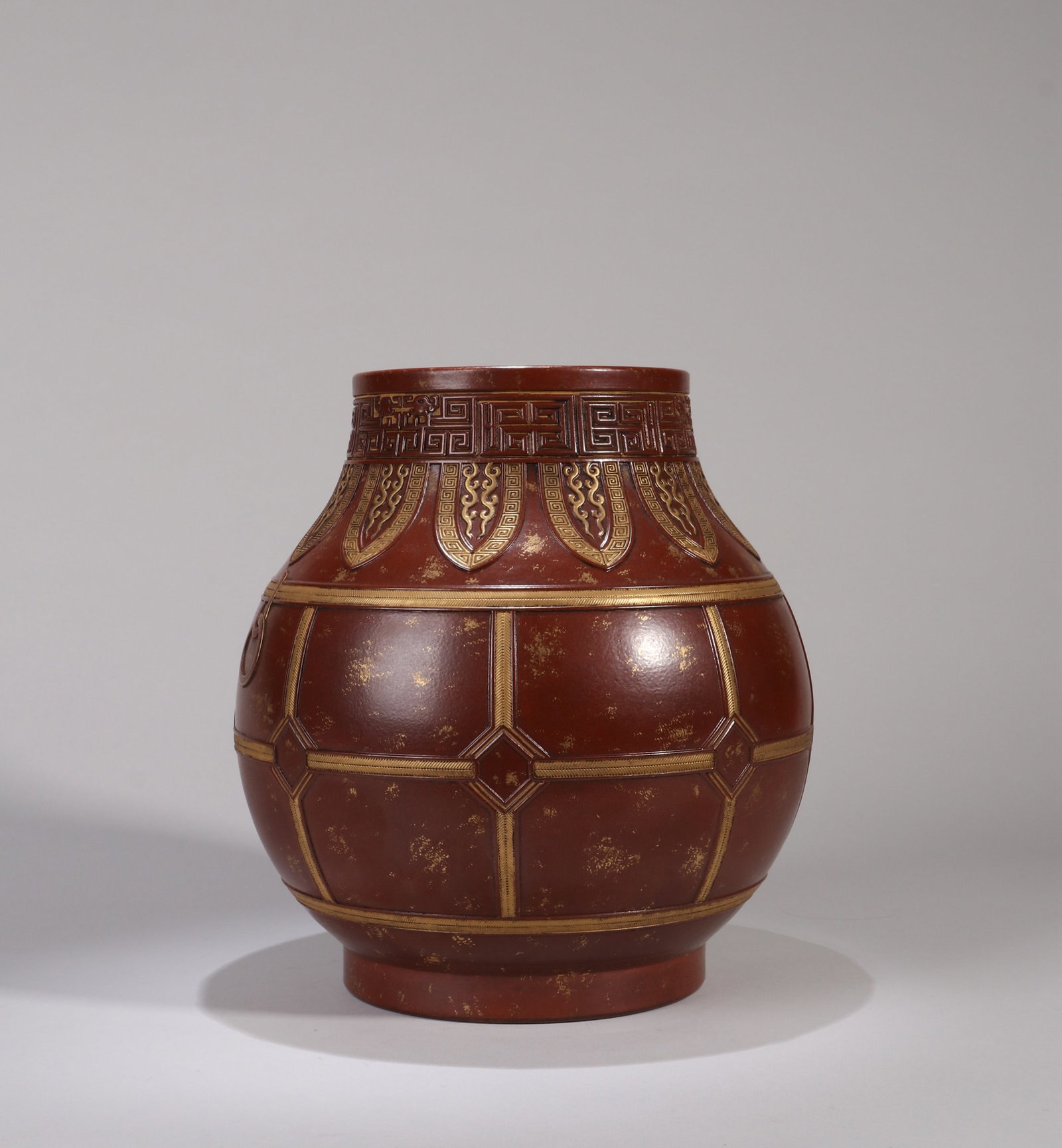 A PORCELAIN 'ROPE PATTERN' ZUN