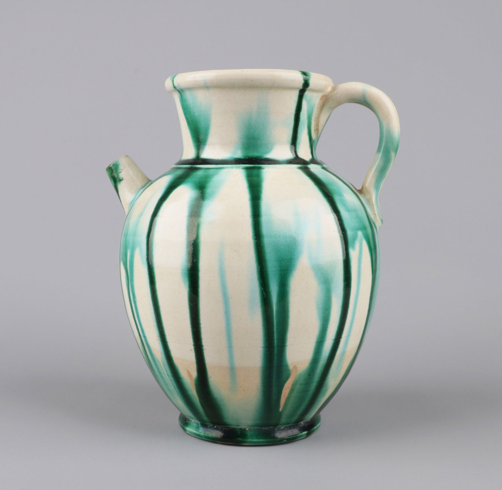 A MELON-GREEN GLAZED 'PLAIN' EWER: A MELON-GREEN GLAZED 'PLAIN' EWER Dimensions: Height: 15.5 cm (6.10 in.). All measurements are approximate.