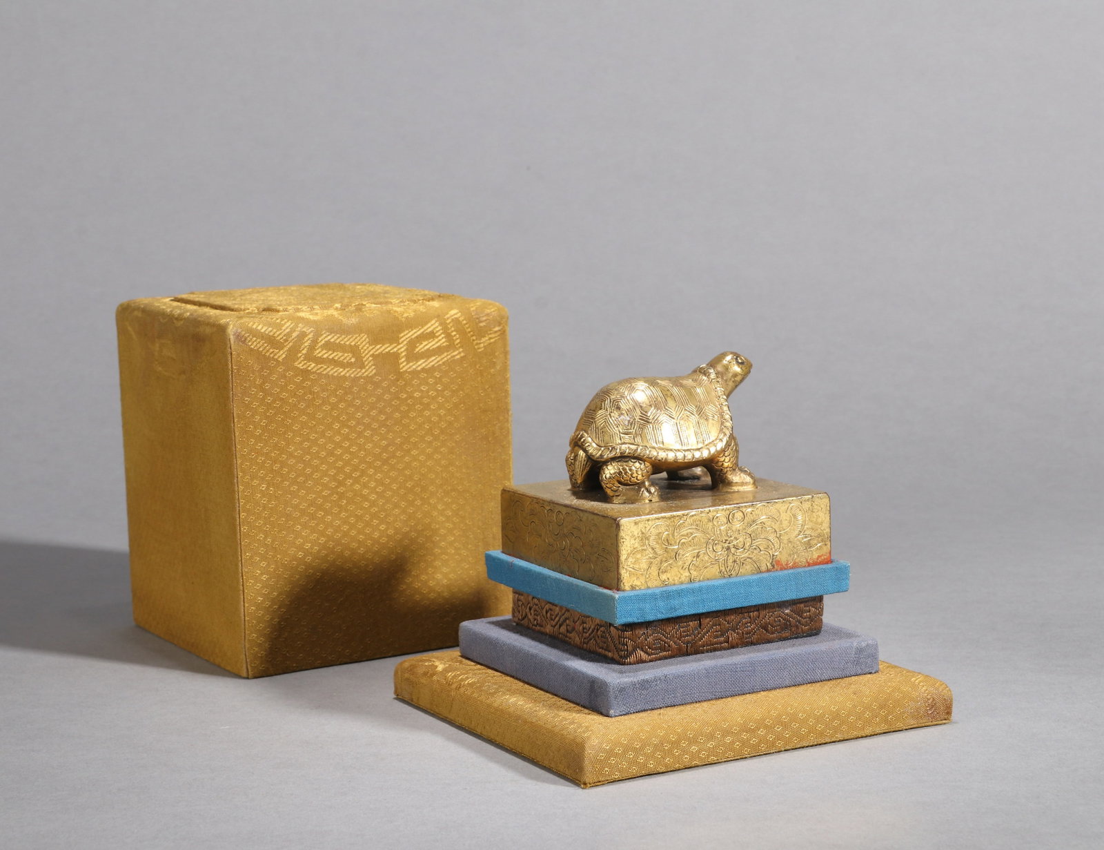A GILT-BRONZE 'TURTLE-FINIAL' SEAL