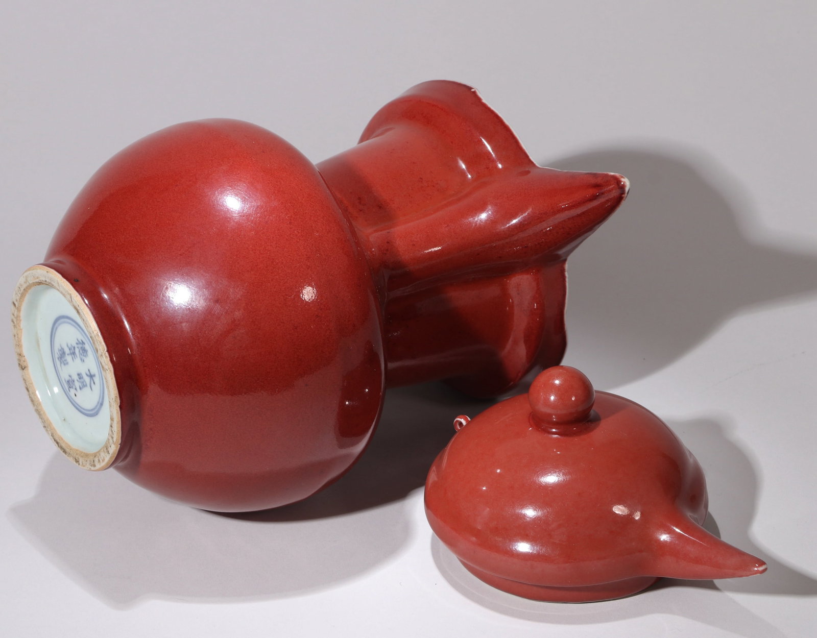 A RUBY RED-GLAZED 'PLAIN' MONK'S-CAP EWER - 5