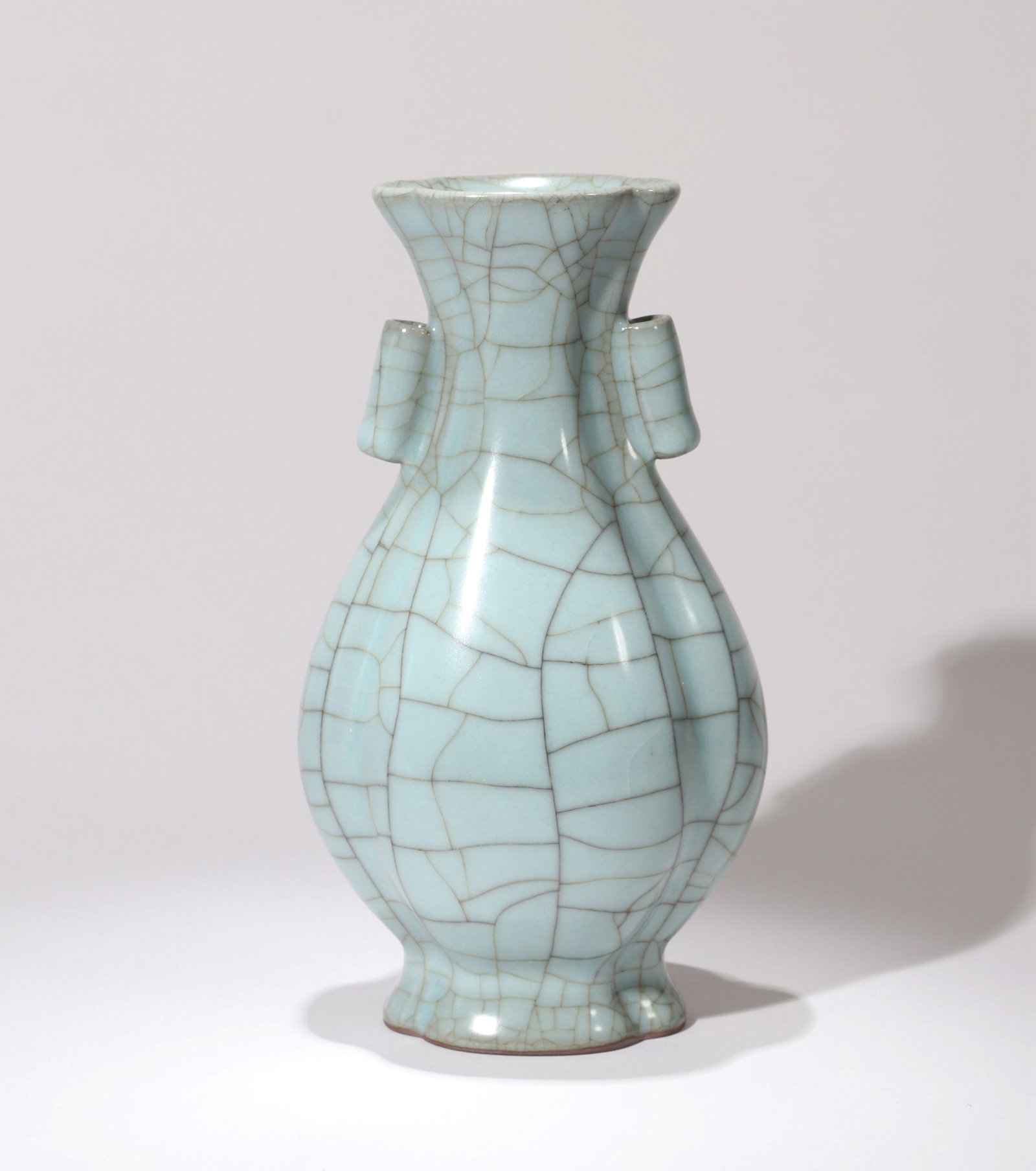 AN OFFICIAL 'PLAIN' LOBED VASE: AN OFFICIAL 'PLAIN' LOBED VASE Dimensions: Height: 20 cm (7.87 in.). All measurements are approximate.