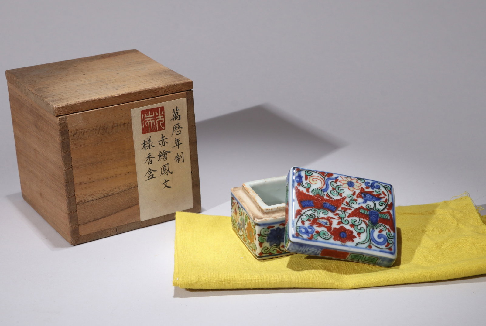 A WUCAI 'DOUBLE PHOENIX' RECTANGULAR SEAL PASTE BOX