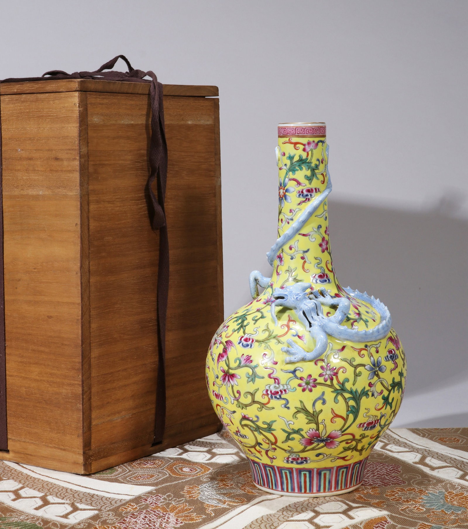 A YELLOW-GROUND FAMILLE ROSE 'CHI DRAGON' VASE: A YELLOW-GROUND FAMILLE ROSE 'CHI DRAGON' VASE Dimensions: Height: 30 cm (11.81 in.). All measurements are approximate.
