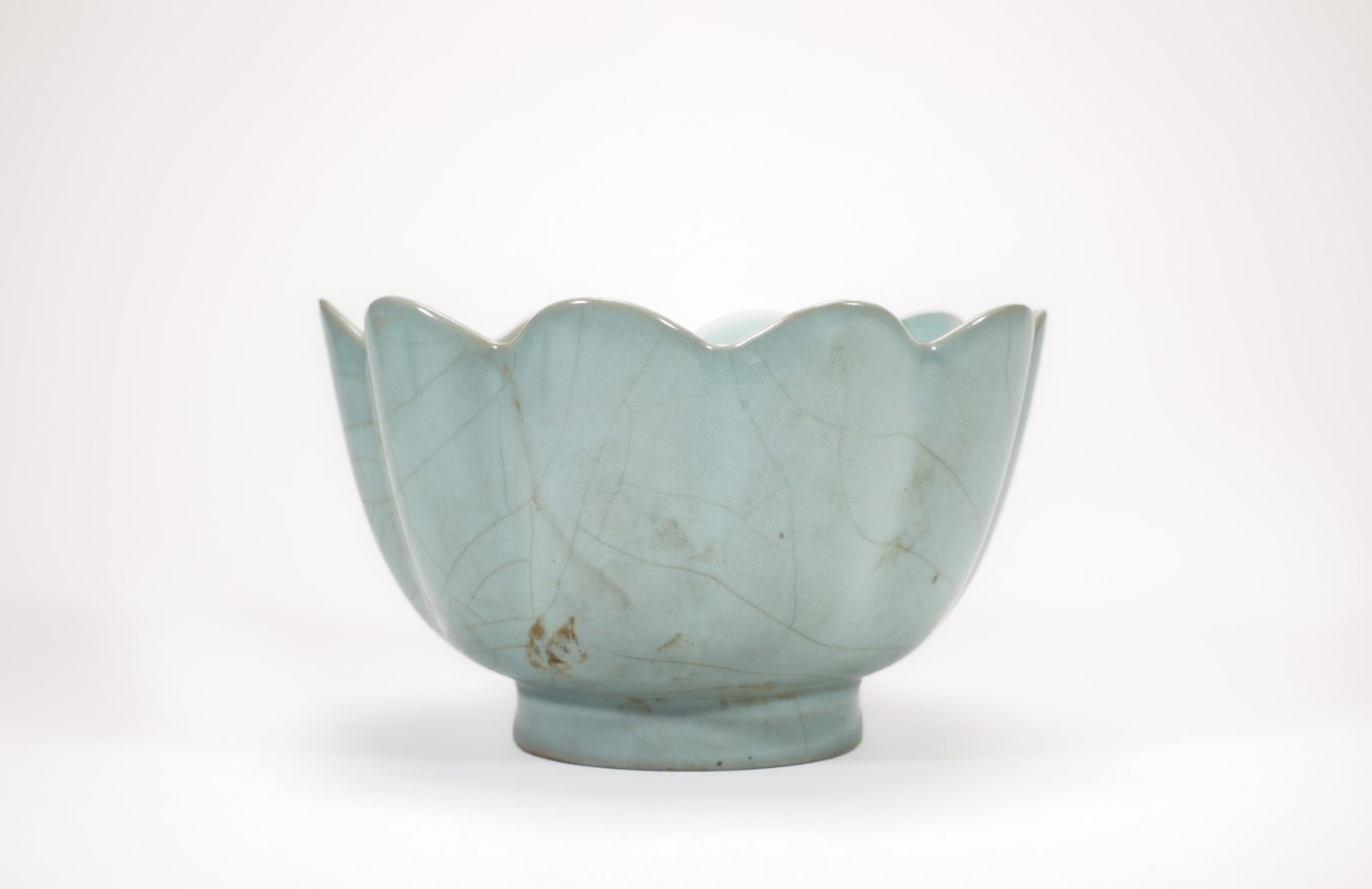 A RU WARE 'PLAIN' LARGE LOBED BOWL (1 of 5)
