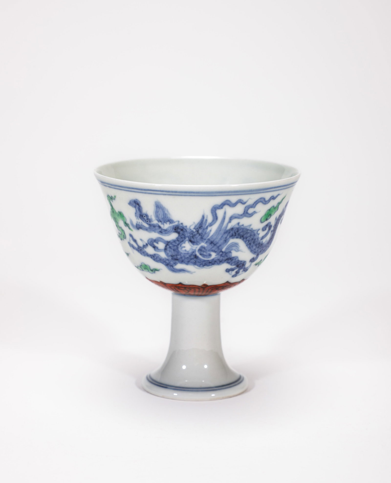 A DOUCAI 'DRAGON' STEM CUP: A DOUCAI 'DRAGON' STEM CUP Dimensions: Length: 7 cm (2.76 in.), Width: 7 cm (2.76 in.), Height: 7.5 cm (2.95 in.). All measurements are approximate.