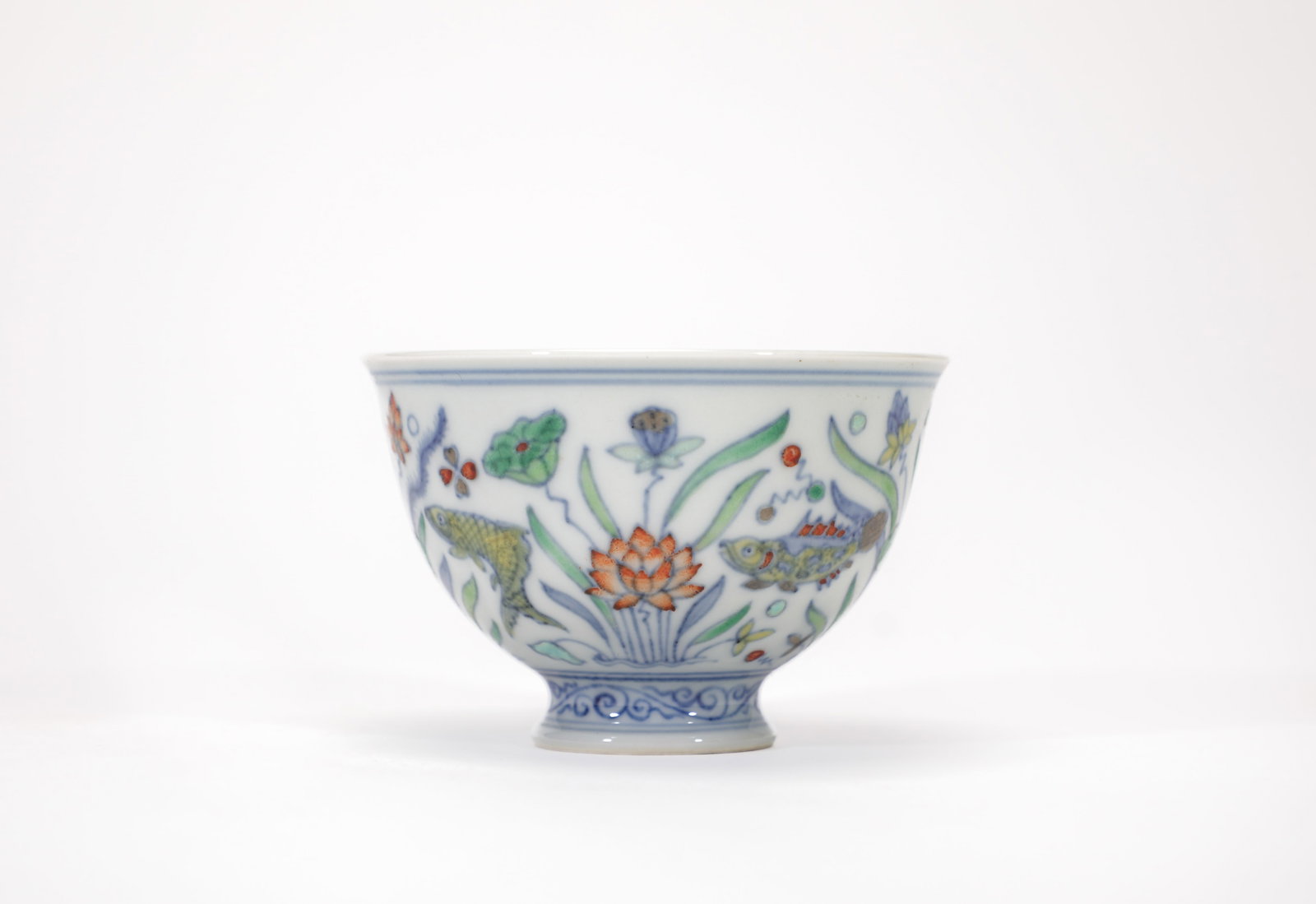 A DOUCAI 'FISH AND WATER WEEDS' CUP (1 of 7)