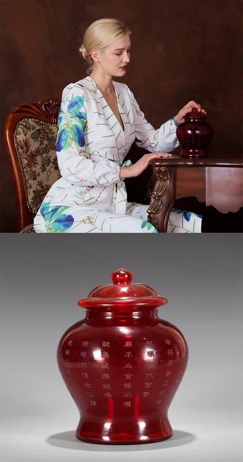 A GLASS 'IMPERIAL POEM' GENERAL'S JAR: A GLASS 'IMPERIAL POEM' GENERAL'S JAR Dimensions: Height: 20 cm (7.87 in.). All measurements are approximate.