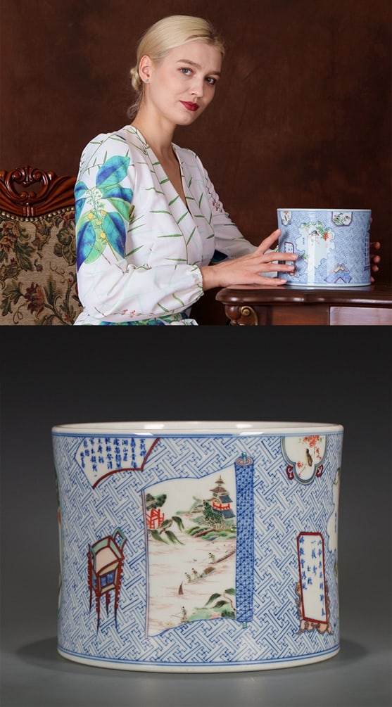 A BLUE AND WHITE MEDALLION 'PLAIN' BRUSH POT