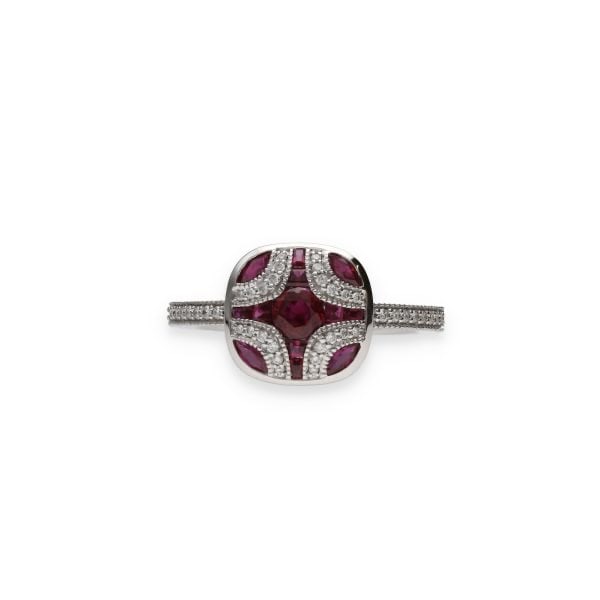 RUBY DIAMOND RING IN WHITE GOLD: RUBY DIAMOND RING IN WHITE GOLD Description: Elegant ring with a sophisticated design, adorned with an intense red central ruby, sublimed by a geometric pattern set in a thousand grains of diamonds an