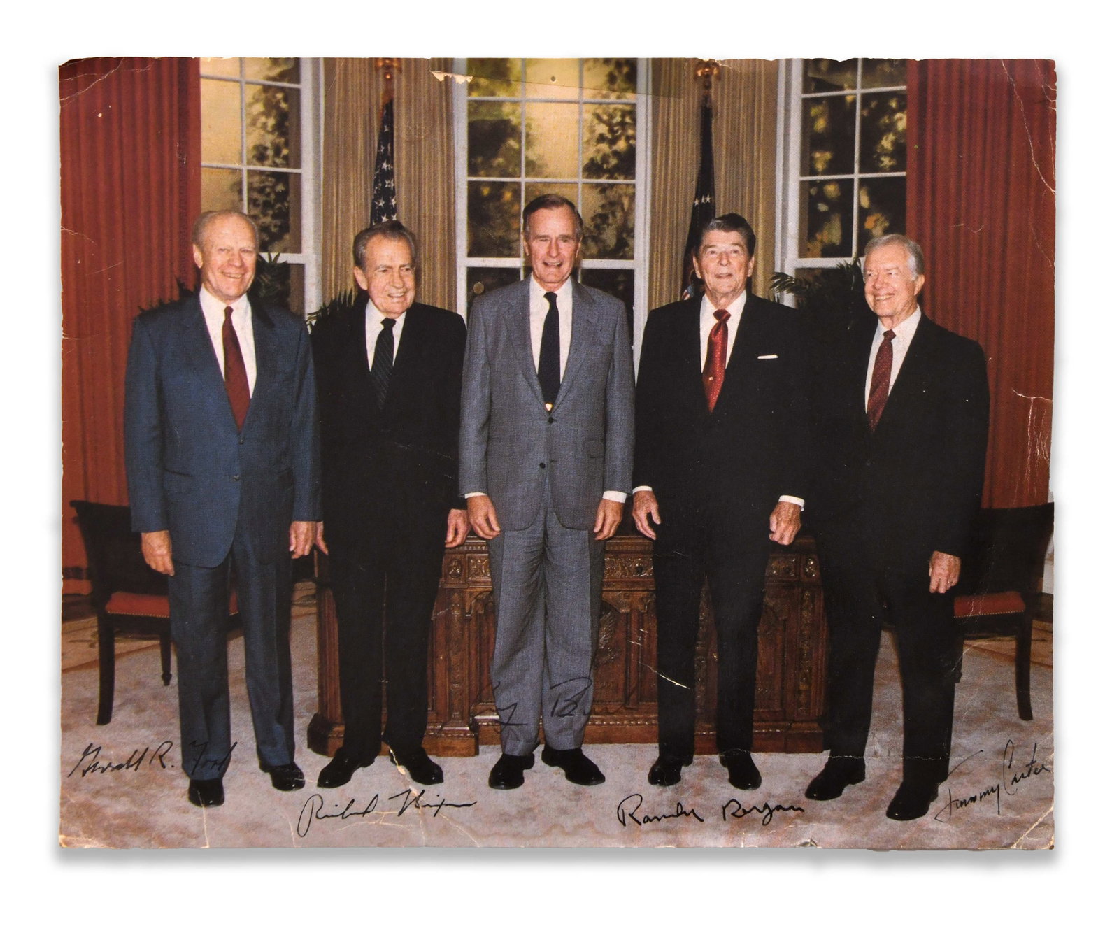 FIVE U.S. PRESIDENTS SIGNED WHITE HOUSE PHOTOGRAPH: FIVE U.S. PRESIDENTS SIGNED WHITE HOUSE PHOTOGRAPH Signature: Gerald R. Ford, Richard Nixon, George H. W. Bush, Ronald Reagan and Jimmy Carter. Description: A White House photograph signed by five Uni