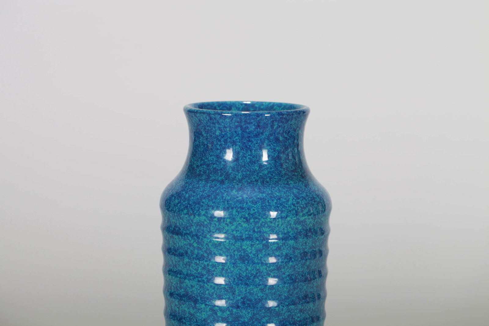 A ROBIN'S EGG GLAZED 'STRING' VASE - 3