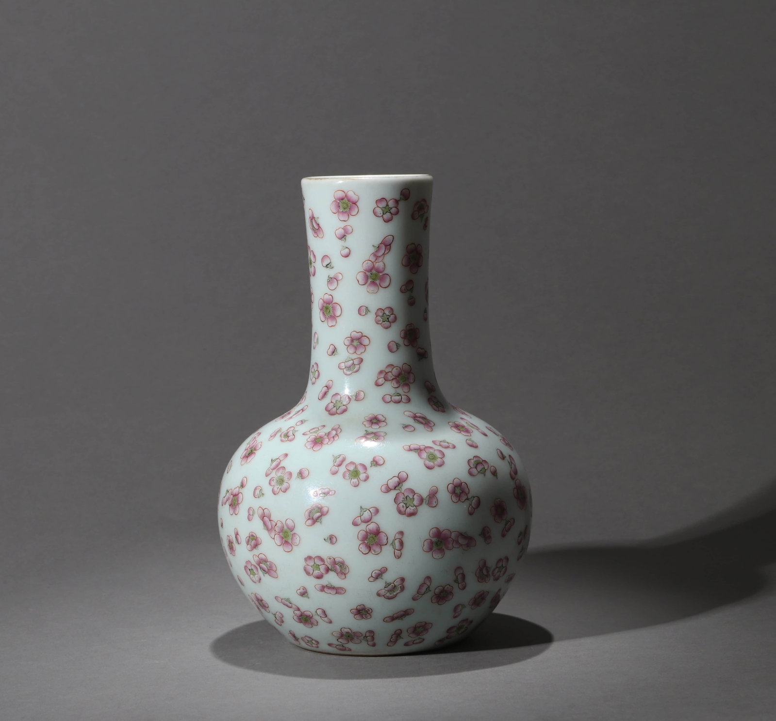A FAMILLE ROSE 'FALLEN FLOWERS' SMALL GLOBULAR VASE (1 of 9)