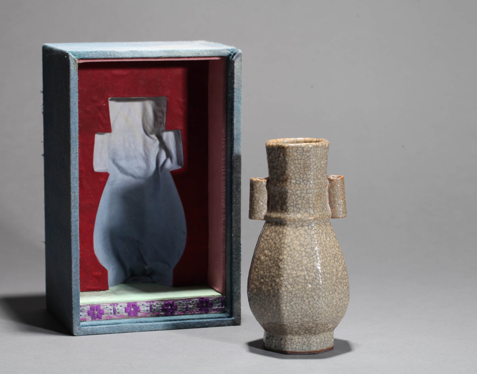 A GE WARE 'PLAIN' HEXAGONAL SMALL VASE (1 of 5)