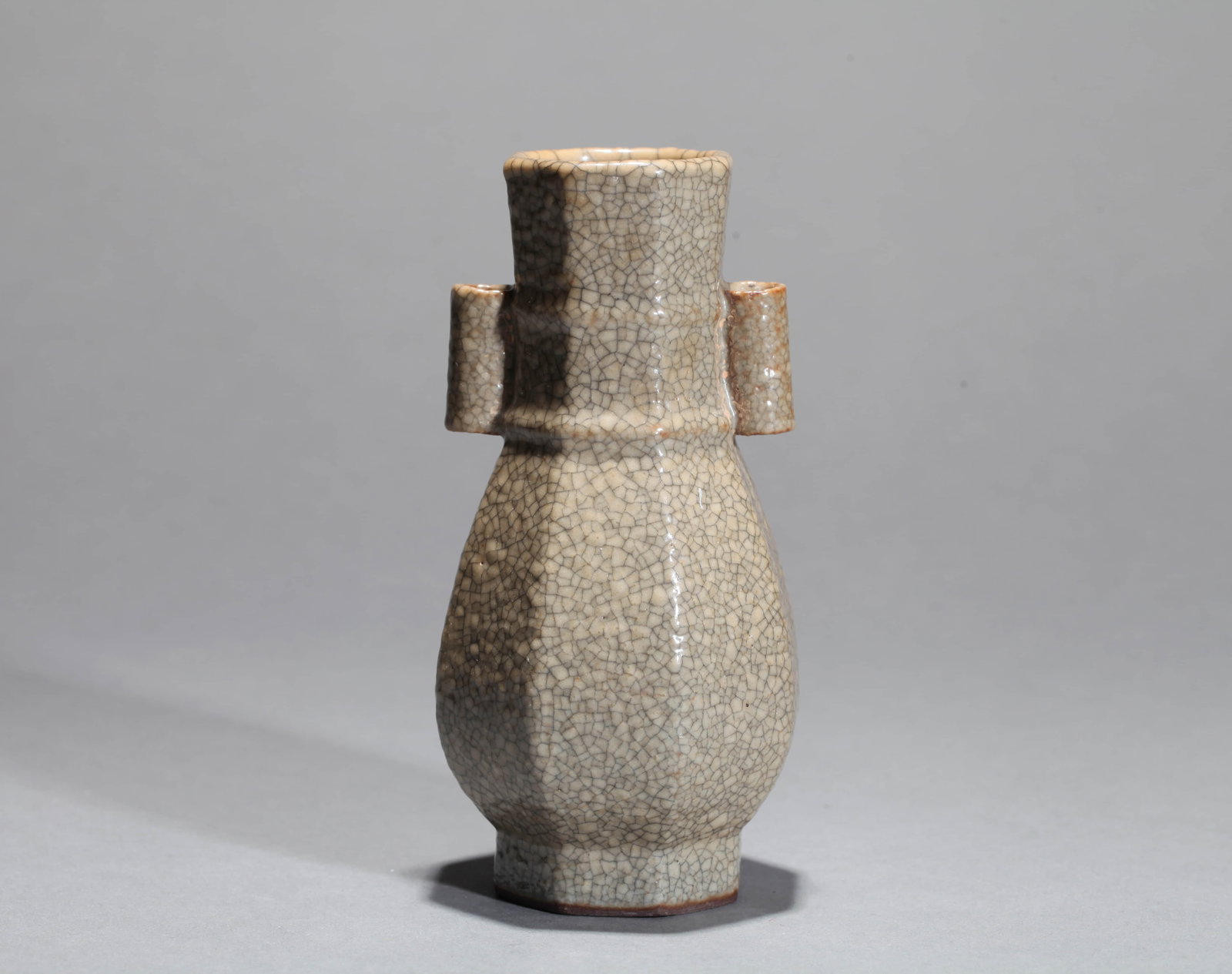 A GE WARE 'PLAIN' HEXAGONAL SMALL VASE - 2