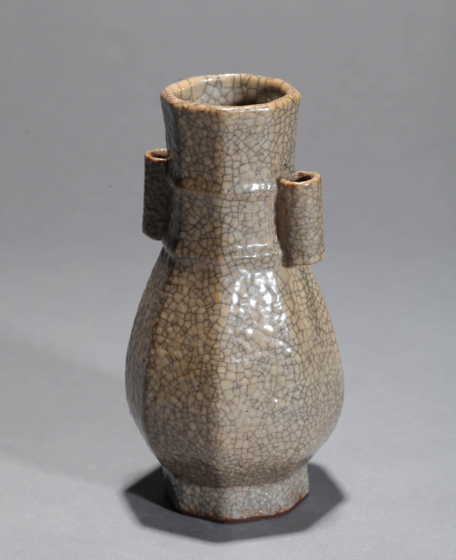 A GE WARE 'PLAIN' HEXAGONAL SMALL VASE - 3