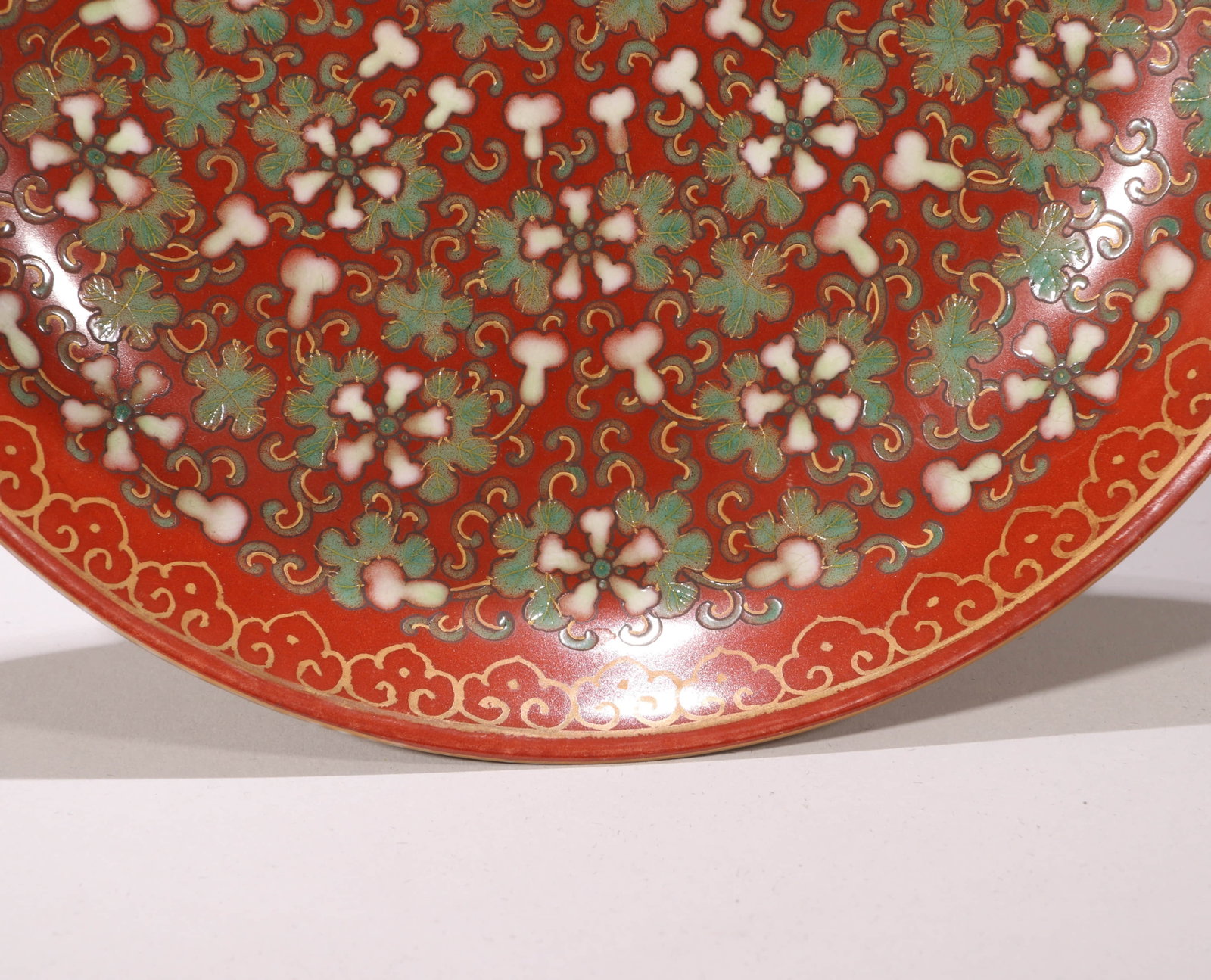 A RED-GROUND FAMILLE ROSE 'MELON-VINE' DISH: A RED-GROUND FAMILLE ROSE 'MELON-VINE' DISH Dimensions: Diameter: 17.5 cm (6.89 in.). All measurements are approximate.