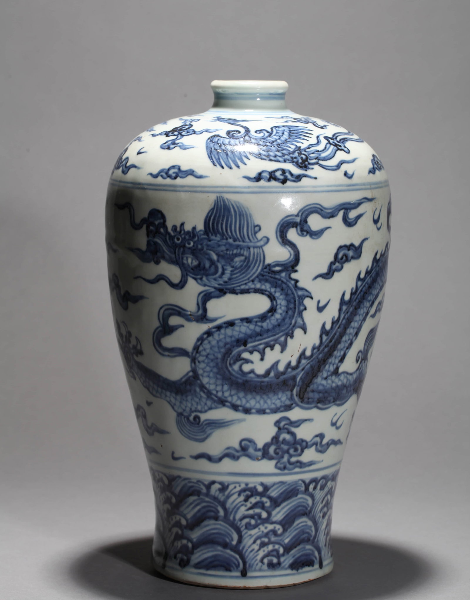 A BLUE AND WHITE 'DRAGON' MEIPING (1 of 9)