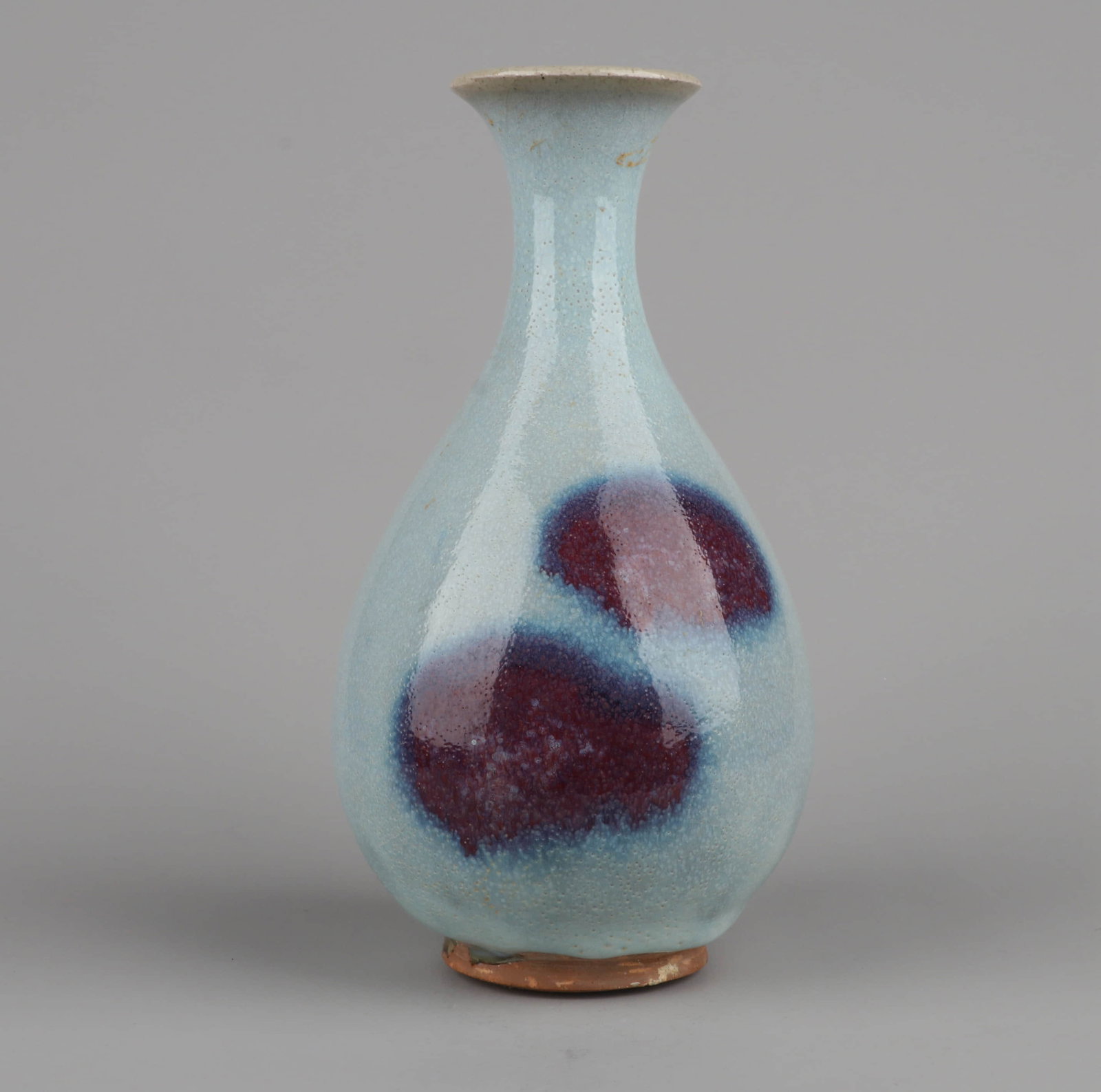 A JUN WARE 'PLAIN' YUHUCHUN VASE: A JUN WARE 'PLAIN' YUHUCHUN VASE Dimensions: Height: 23 cm (9.06 in.). All measurements are approximate.
