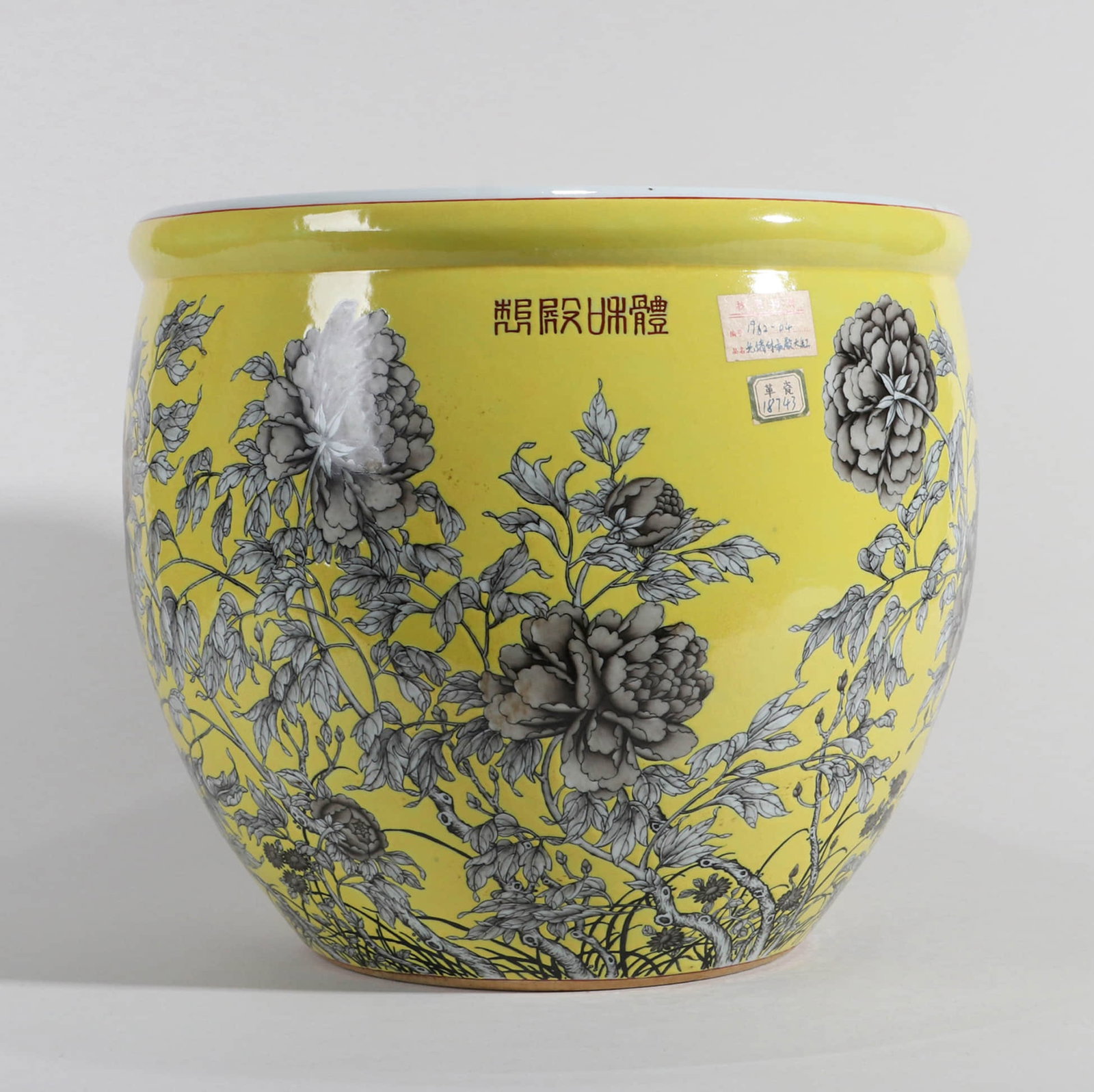 A LARGE JAR: A LARGE JAR Dimensions: Diameter: 35 cm (13.78 in.), Height: 31 cm (12.20 in.). All measurements are approximate.
