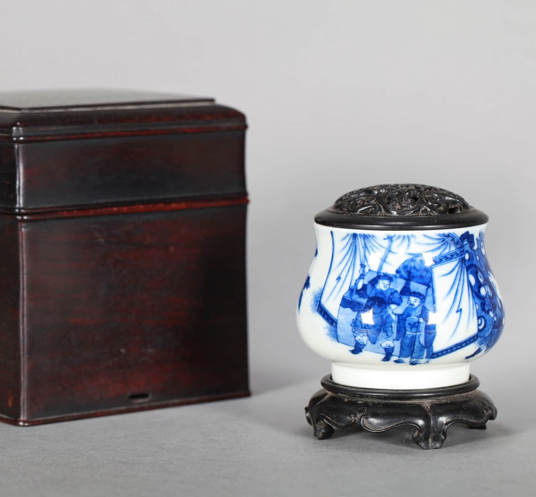 A BLUE AND WHITE 'FIGURES AND STORY' ZUN: A BLUE AND WHITE 'FIGURES AND STORY' ZUN Dimensions: Diameter: 8 cm (3.15 in.), Height: 6.5 cm (2.56 in.). All measurements are approximate.