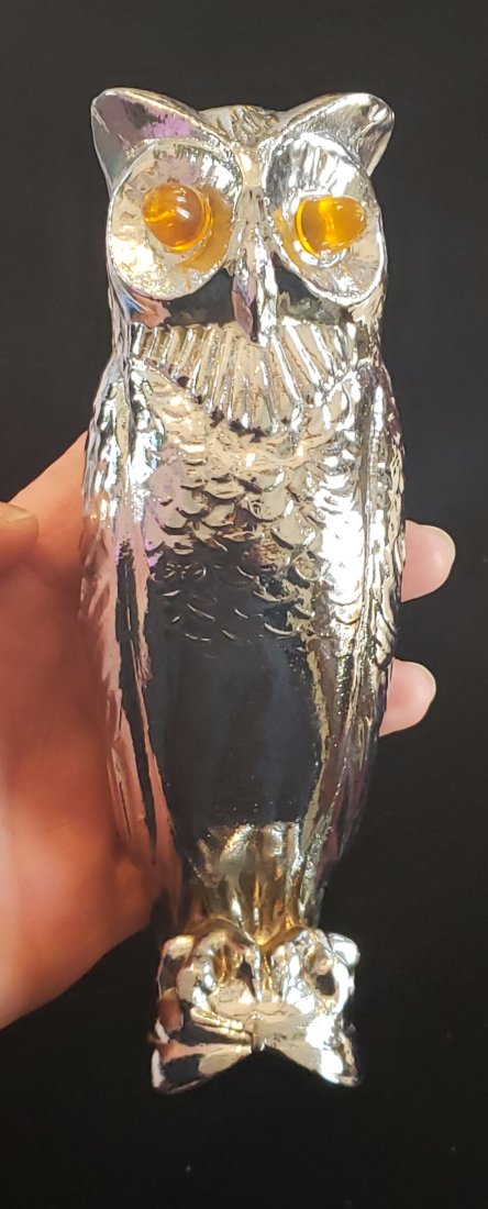 JC Whitney Owl Radiator Chrome Cap Hood Ornament: JC Whitney Owl Radiator Chrome Cap Hood Ornament. Measures 6" by 4" just over 2" wide. weighs approx 1 pound. Nice Chrome finish in Clean Condition with very few minor flaws. Buyers Premium 20%. *In-H