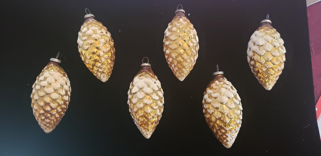 Vintage Christmas Mercury Glass Sugar Coated Pinecones: Vintage Christmas Mercury Glass Sugar Coated Pinecones. 6 Gold colored ornaments with white frosting on them. It is thicker in some places than in other. Usual wear from ornaments this old. Buyers Pre