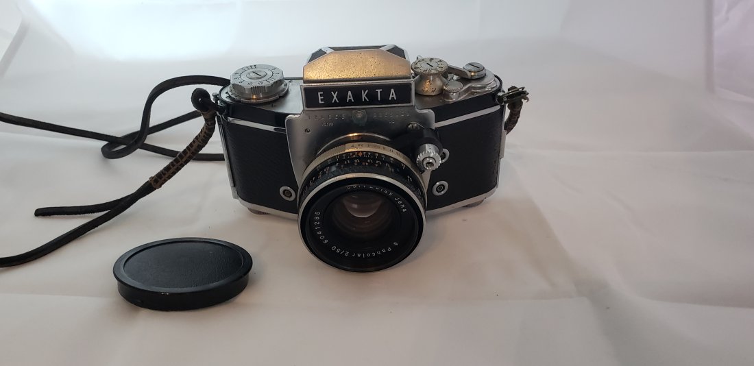 Exakta Camera w/ Carl Zeiss Jena Lens: Exakta Camera w/ Carl Zeiss Jena Lens Pancolar 2/50 Buyer Premium 20%. *In-House Shipping Available*