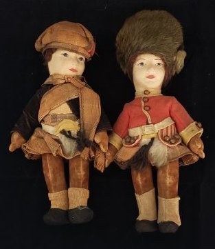 Scottish Dolls Kilt Felt Velvet Legs Spun Cotton Hand Painted Face Unusual: Scottish Dolls Kilt Felt Velvet Legs Spun Cotton Hand Painted Face Unusual. I do not know who made them or when but they are so very interesting. They each measure approx 8.5" tall Arms and legs are b