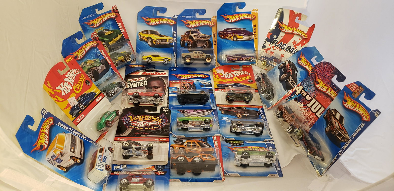 Hot Wheels MOC Lot VW Bug Larrys Garage Flag Day ++ (1 of 7)