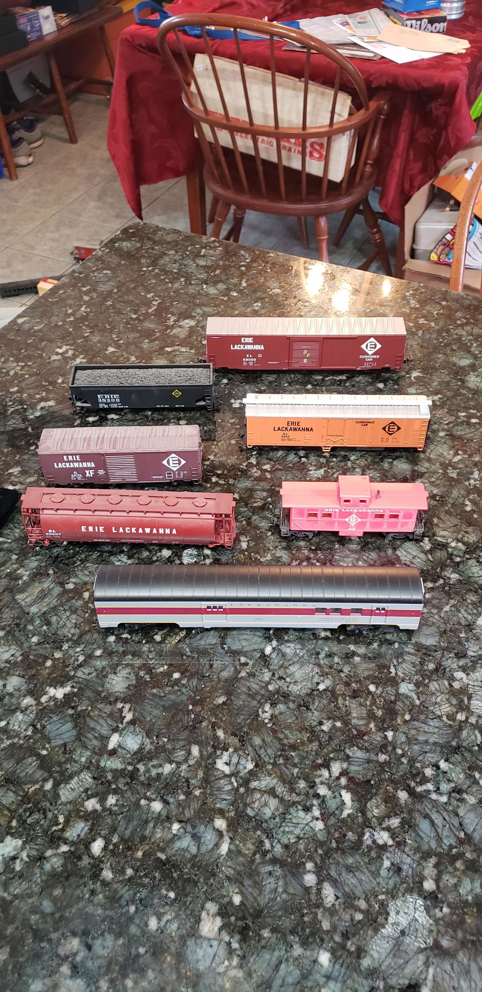 HO Scale Mixed lot Train Cars (1 of 2)