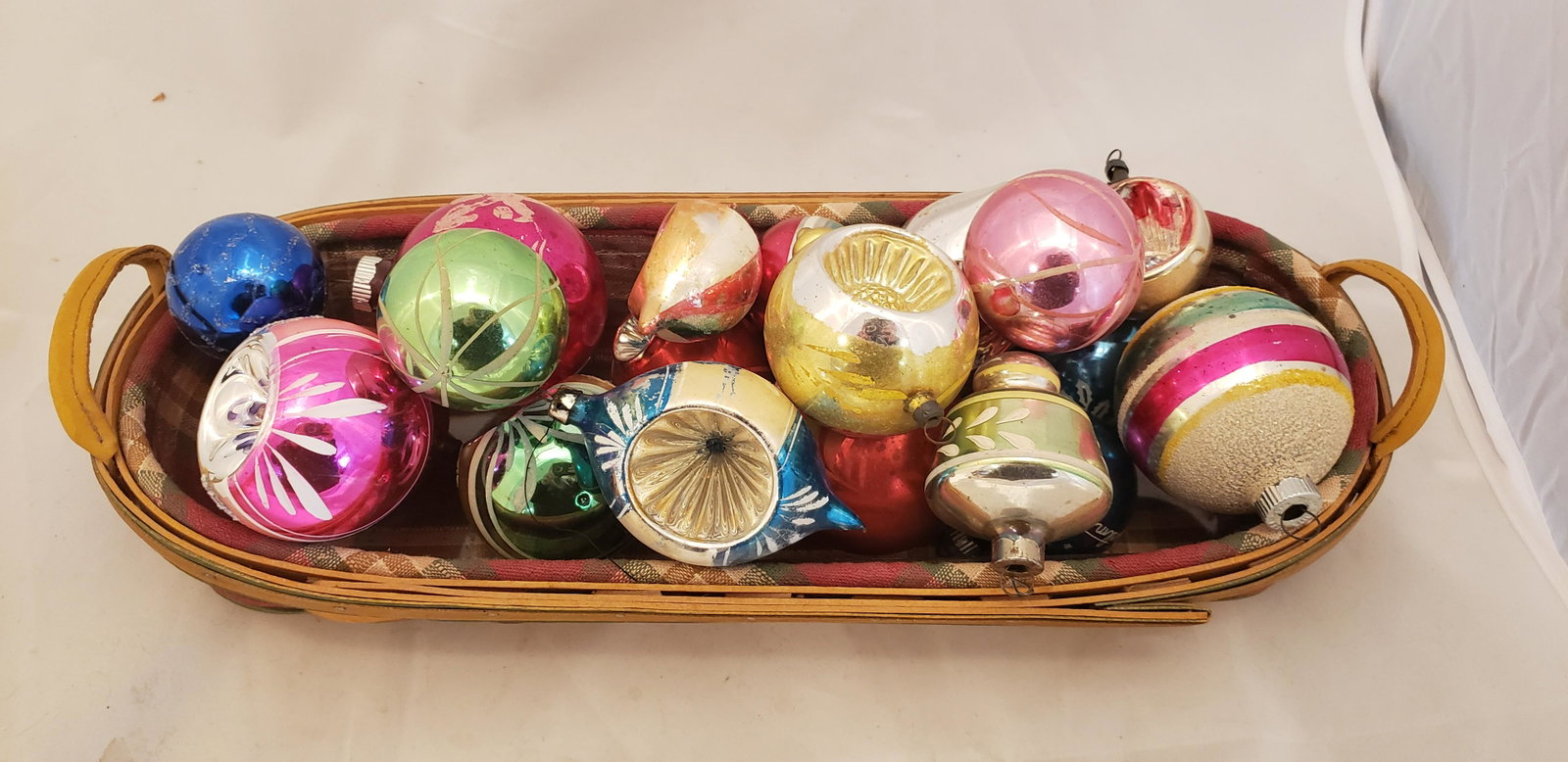 Vintage Mercury Glass Chrisstmas Ornaments Indents +: Vintage Mercury Glass Chrisstmas Ornaments Indents +Buyers Premium 20% *In-House Shipping Available* After you pay your invoice for Hammer Price and Premium YOU WILL RECEIVE A 2nd INVOICE THRU PAYPAL 