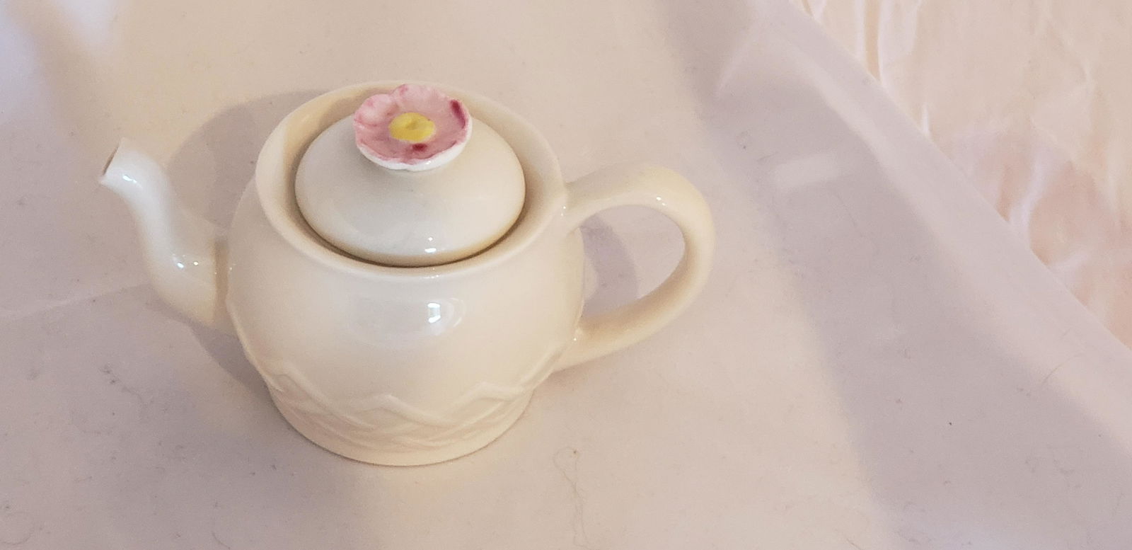 Miniature Irish Belleek Teapot (1 of 4)