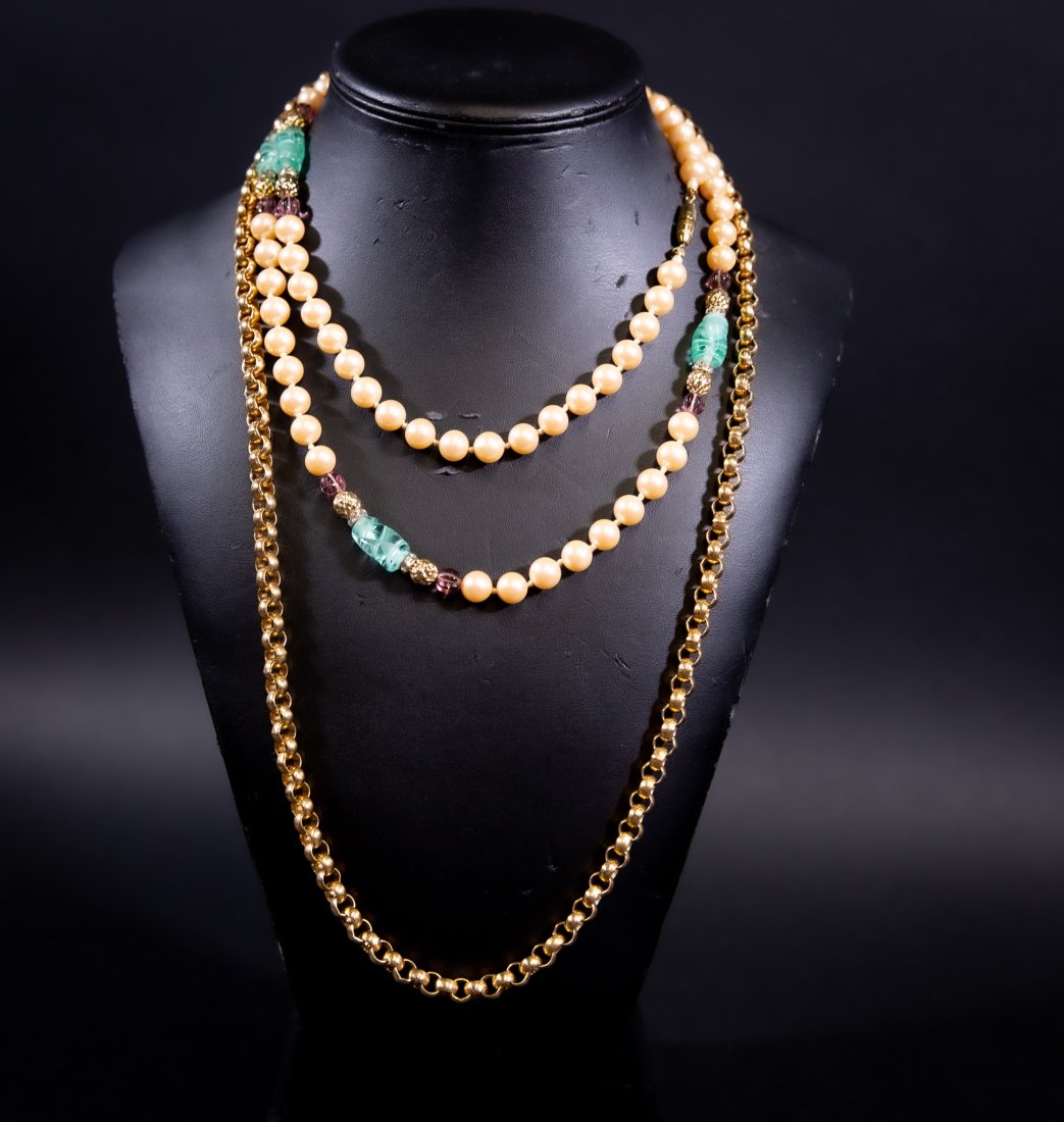 Two Vintage Necklaces (1 of 2)