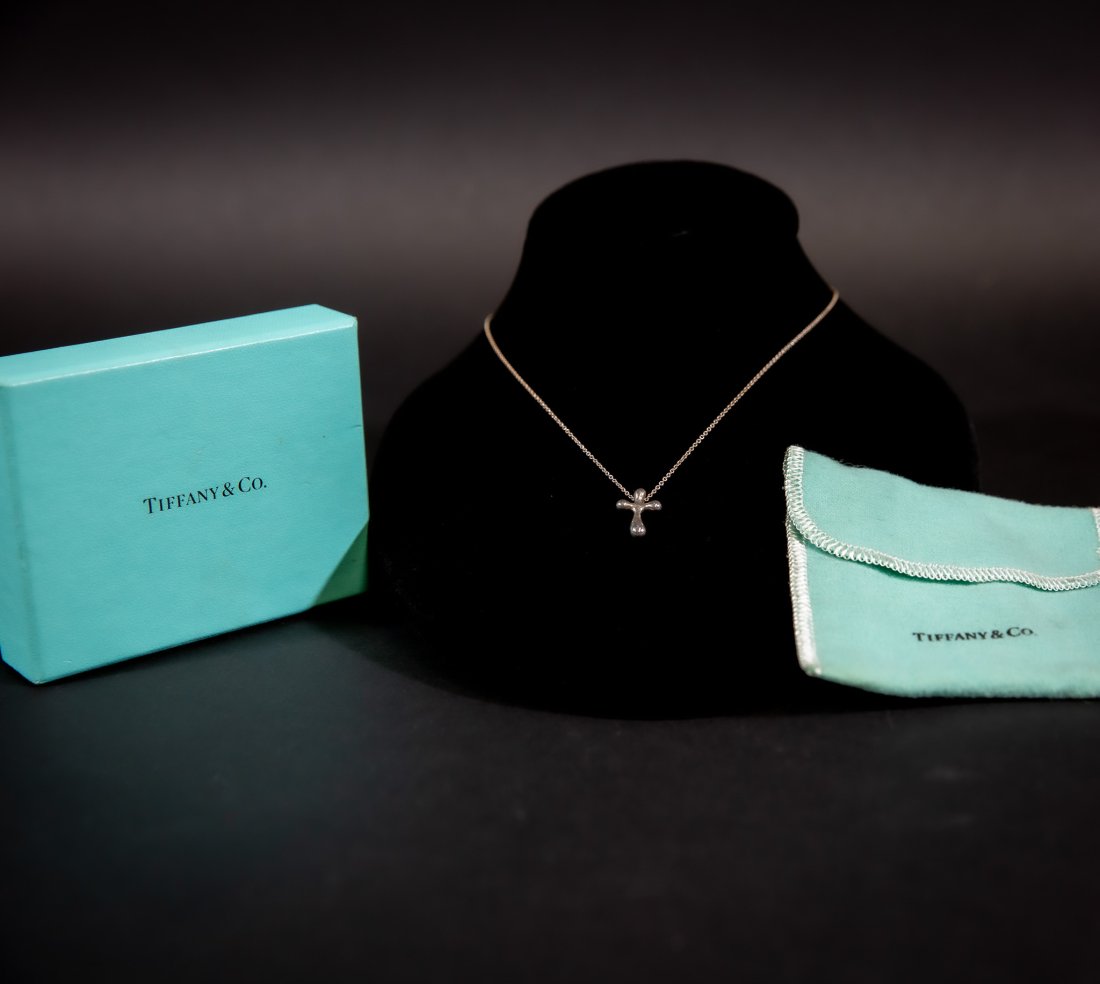 Elsa Peretti Tiffany Co Cross (1 of 2)
