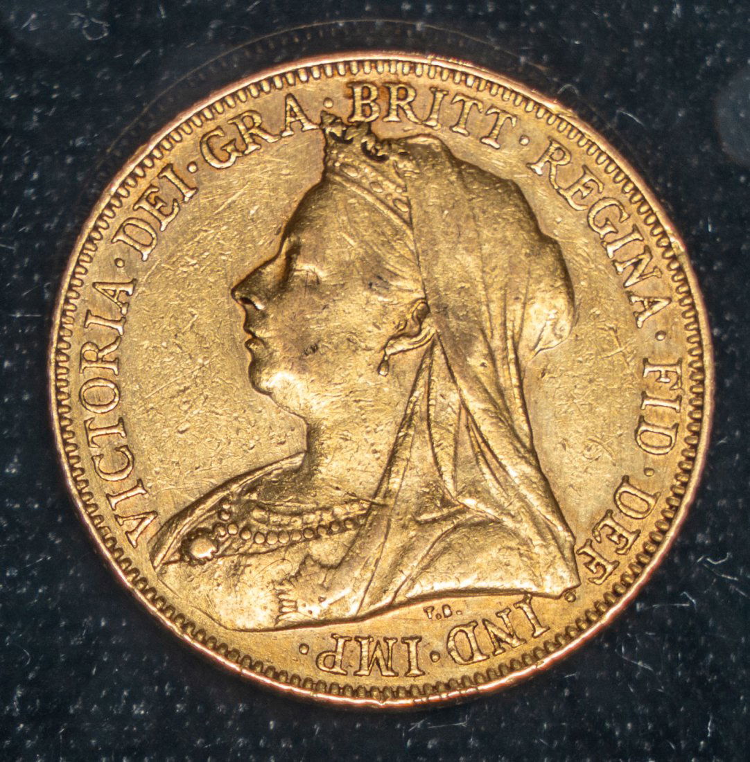 1900 Great Britain Sovereign Gold Coin (1 of 2)