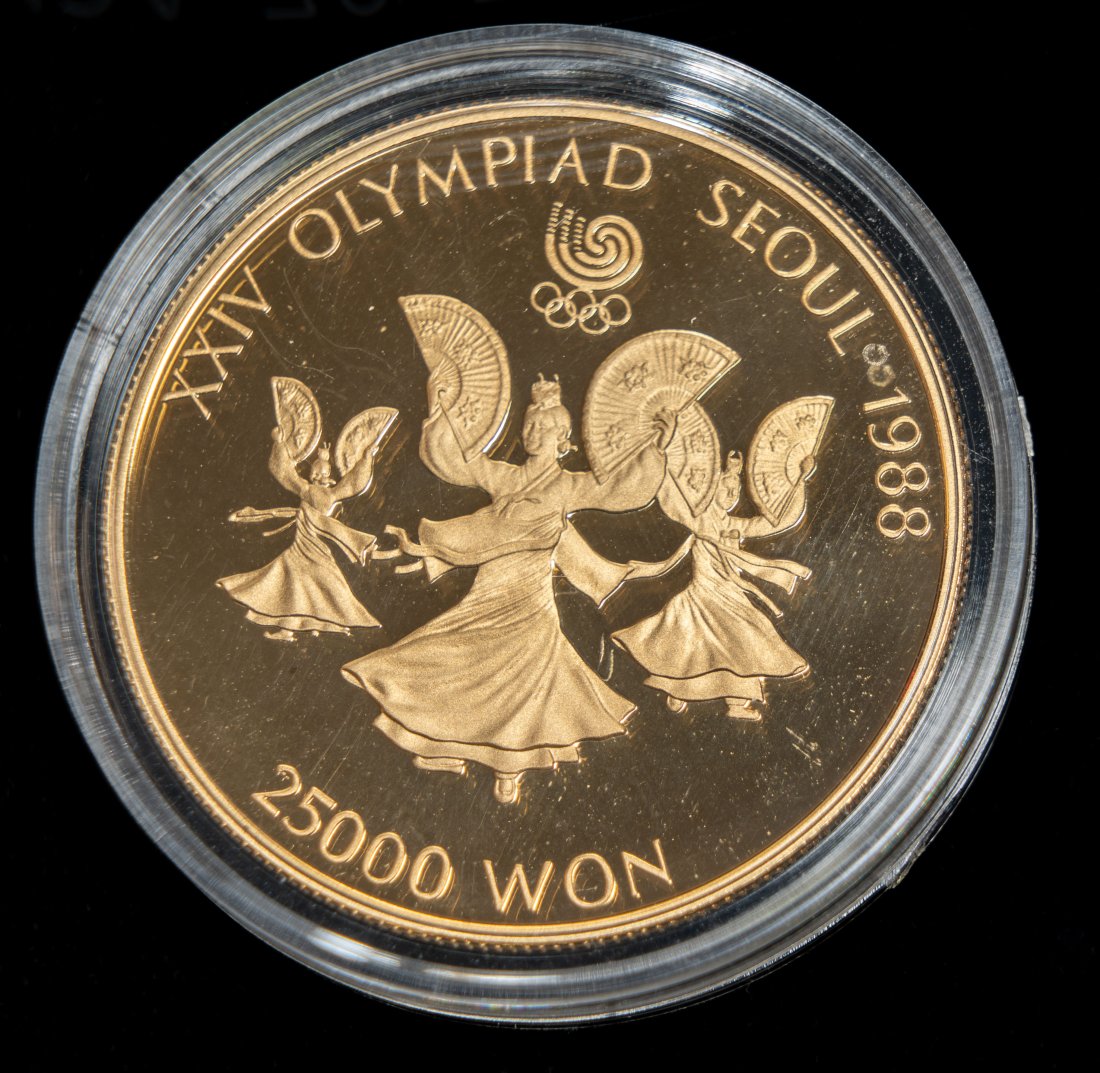1987 South Korea 25000 Won Proof Olympic Coin: A 1987 South Korean 25000 Won proof Olympic coin in uncirculated condition in the original capsule. Please see the pictures for details of condition.