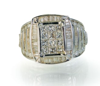 10k White Gold Diamond Ring