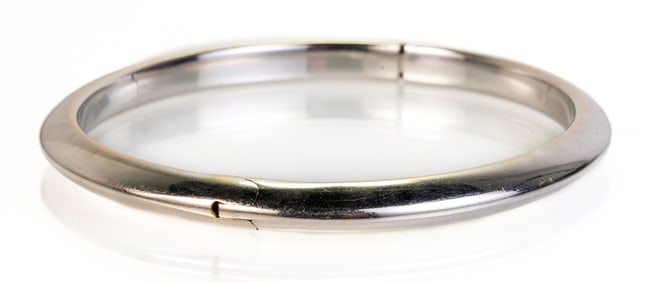 18k White Gold Knife Edge Bangle Bracelet