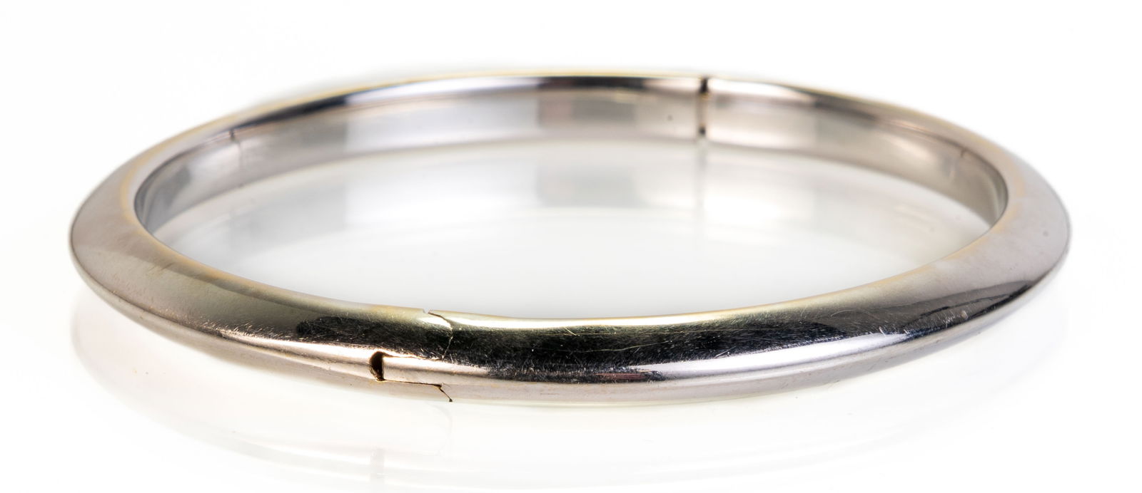 18k White Gold Knife Edge Bangle Bracelet (1 of 5)