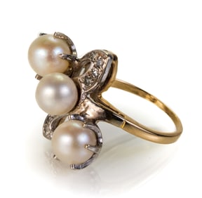 14k White Gold Diamond and Pearl Ring