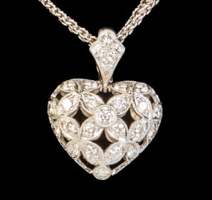18k White Gold Diamond Heart Pendant Necklace
