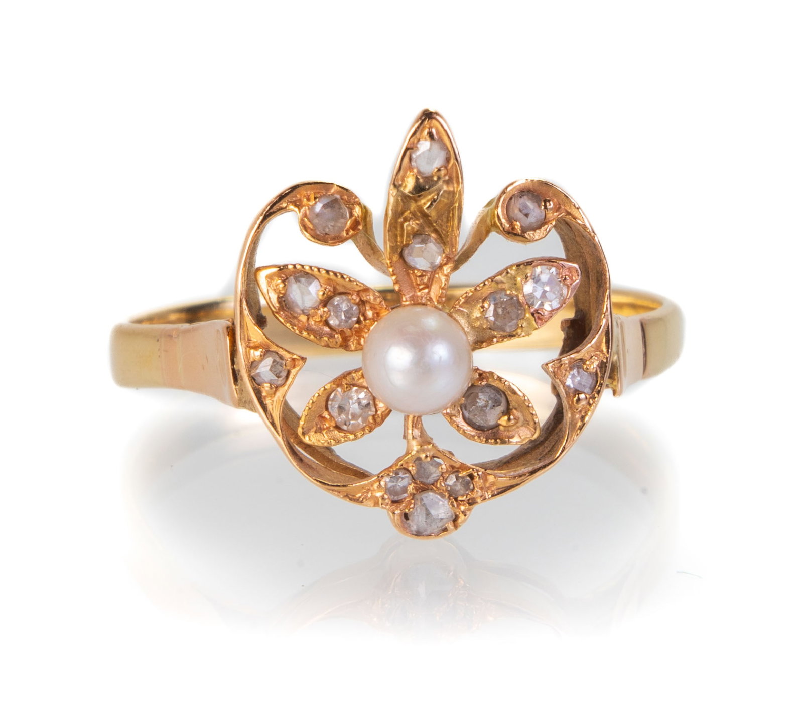 14k Pearl and Diamond Ring: 14k Pearl and diamond Fleur-de-Lys-style shaped ring with a pearl at the center and melee diamonds. Ring size: 7.5. Markings: no markings - tested for 14k. Total weight: 1.8 dwt (2.8 g). Please note: 