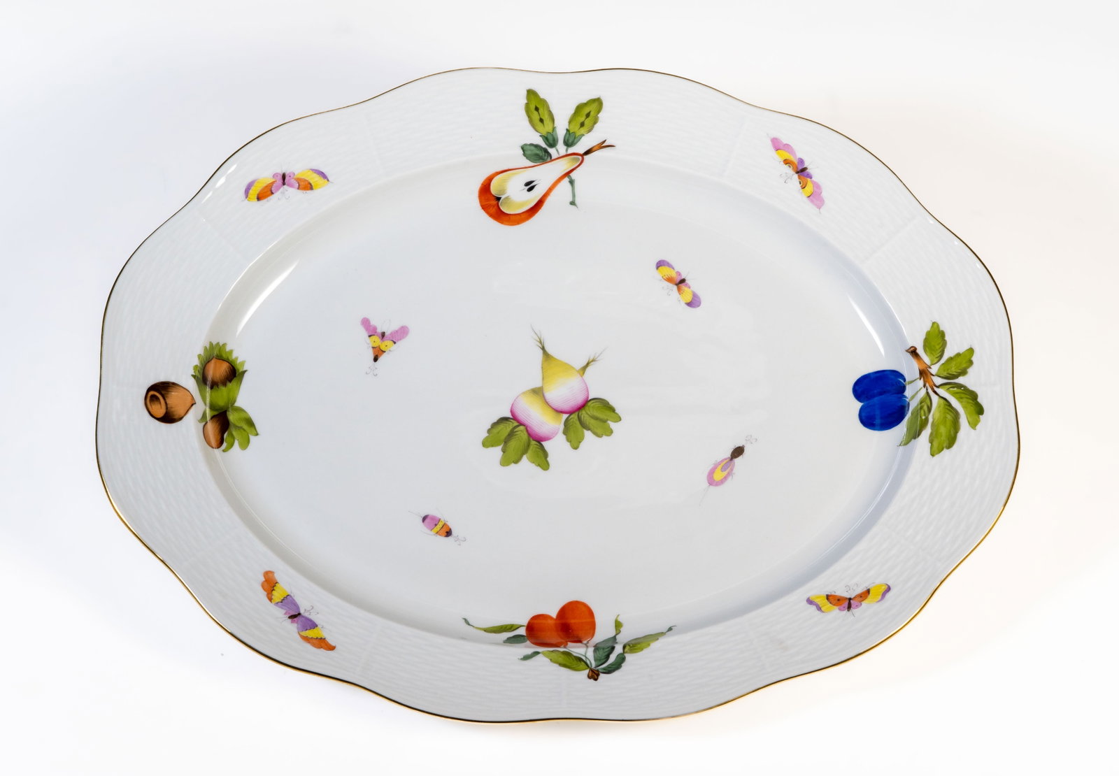 Herend 16" Platter "Market Garden": Herend 16?inch oval platter in the ?Market Garden? pattern. Tray is 16 in. x 12 in. No scratches or damage.