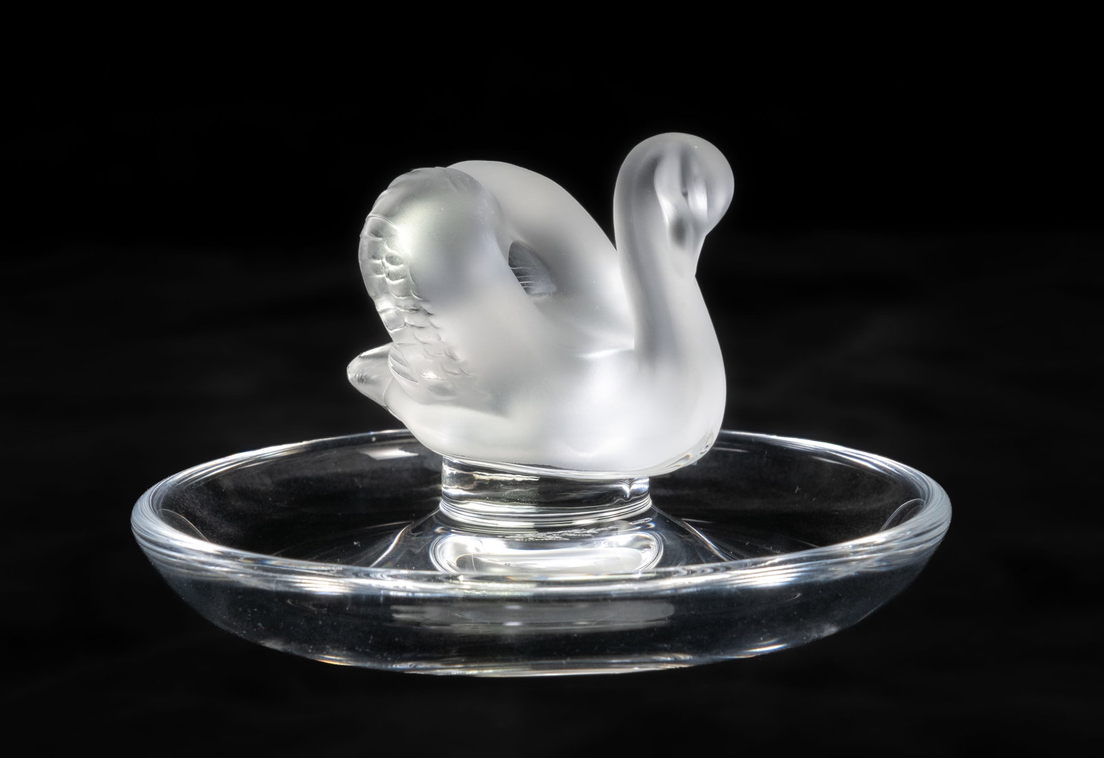 Lalique Swan Ring Dish: Lalique Swan ring dish. Measures 2.5 in. x 3.25 in. No damage or scratches.